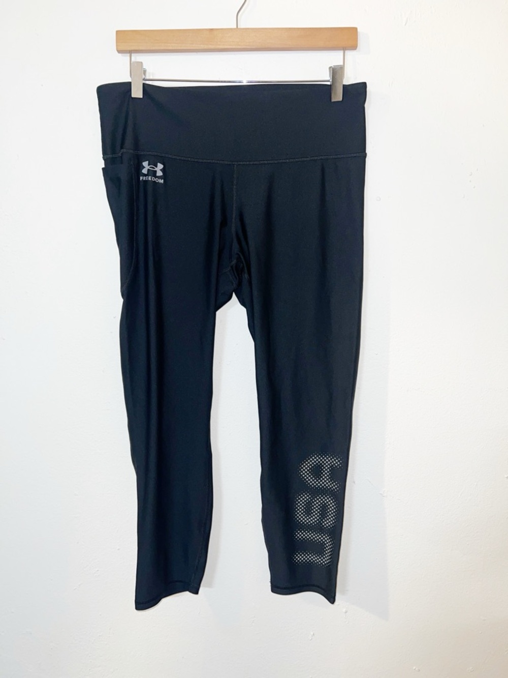 Under Armour Black Capri 24” Leggings with USA Dot Detail